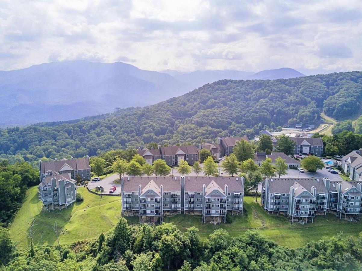 Wow Views!!-Mountain Escape-Outdoor Pool-Close To Downtown-Wifi-Cable-Private Balcony Gatlinburg Exteriör bild