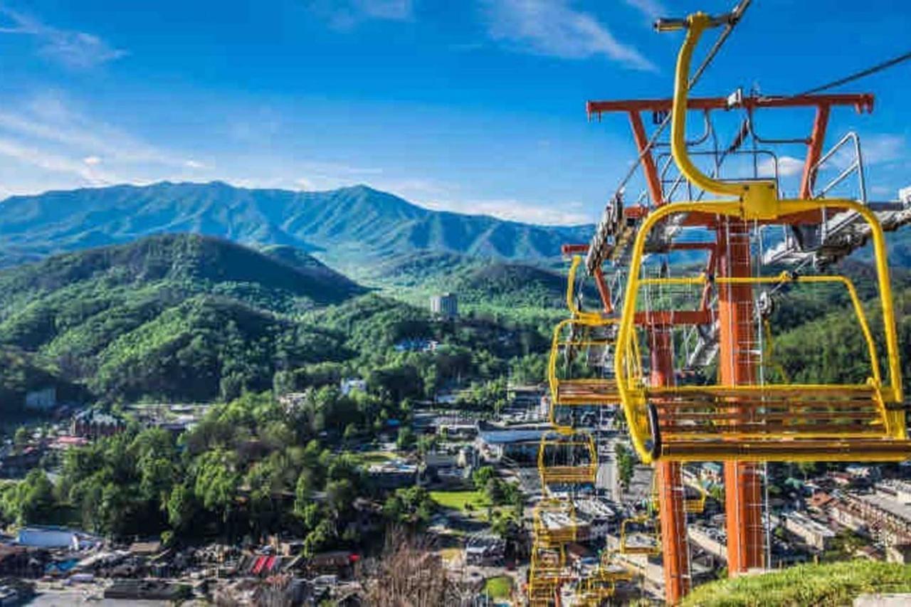 Wow Views!!-Mountain Escape-Outdoor Pool-Close To Downtown-Wifi-Cable-Private Balcony Gatlinburg Exteriör bild