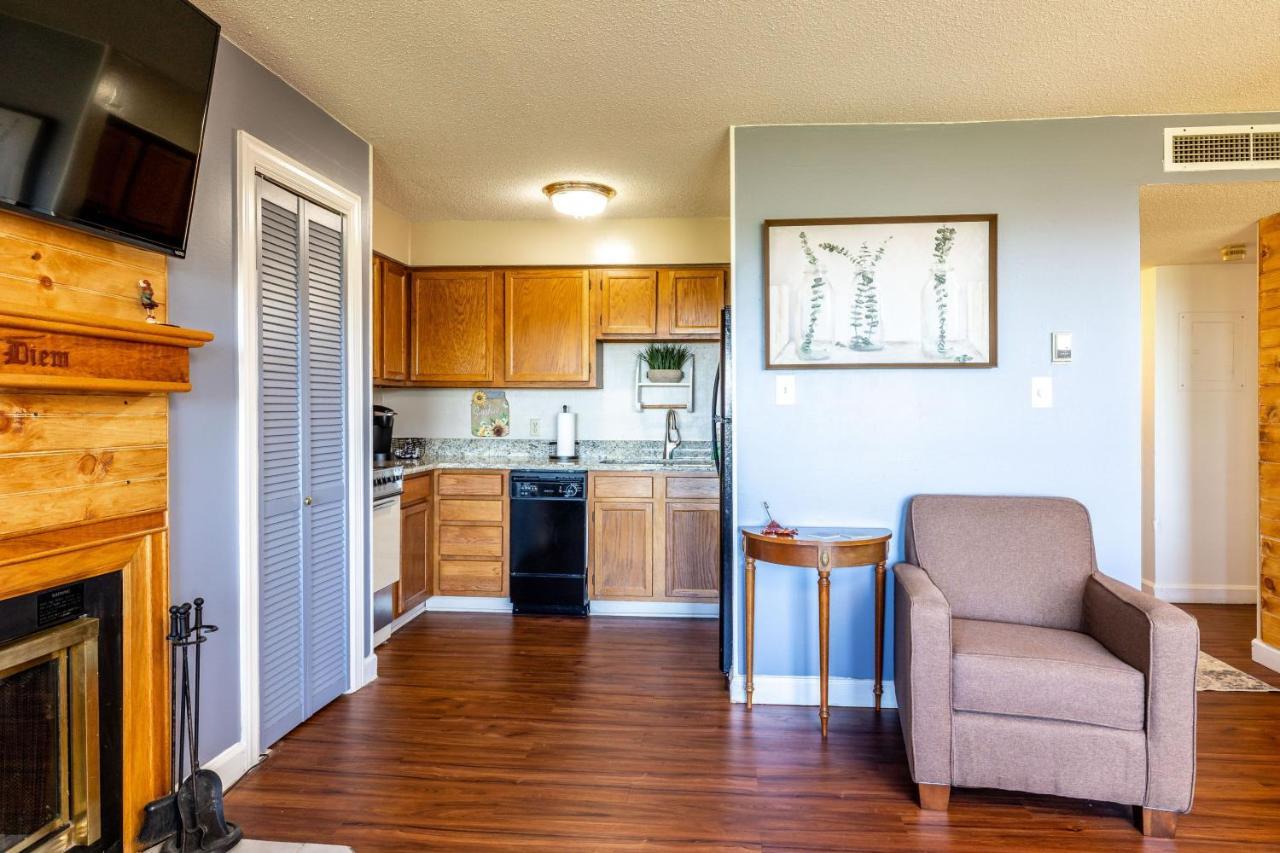 Wow Views!!-Mountain Escape-Outdoor Pool-Close To Downtown-Wifi-Cable-Private Balcony Gatlinburg Exteriör bild