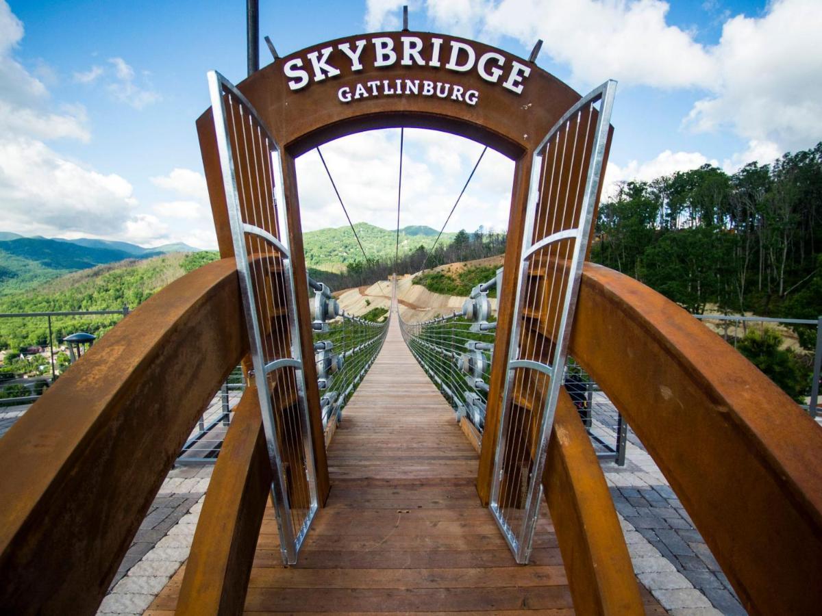 Wow Views!!-Mountain Escape-Outdoor Pool-Close To Downtown-Wifi-Cable-Private Balcony Gatlinburg Exteriör bild